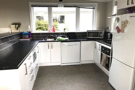 Photo of property in 28 Matenga Street, Waikanae, 5036