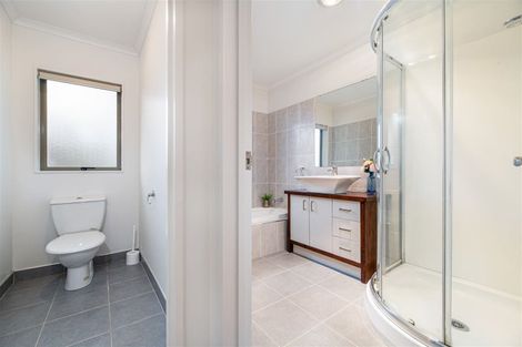 Photo of property in 29 Sapperton Drive, Henderson, Auckland, 0612