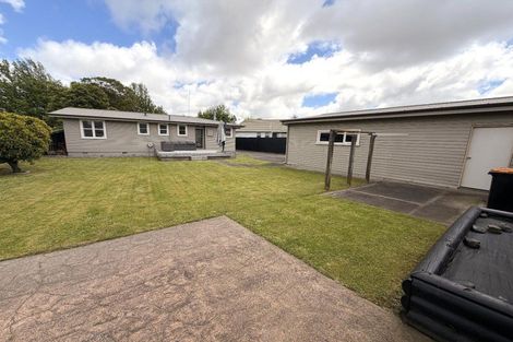 Photo of property in 25 Mokau Place, Terrace End, Palmerston North, 4410