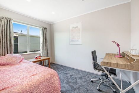 Photo of property in 8a Melandra Road, Stanmore Bay, Whangaparaoa, 0932
