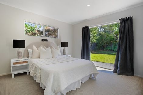 Photo of property in 5 Kawaroa Close, New Plymouth, 4310