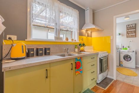 Photo of property in 6 Churchill Street, Waipukurau, 4200