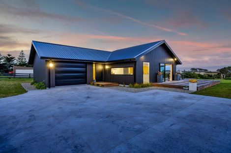 Photo of property in 2 Tasman Street, Opunake, 4616