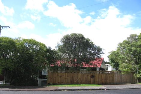 Photo of property in 114 Sunnyside Road, Sunnyvale, Auckland, 0612