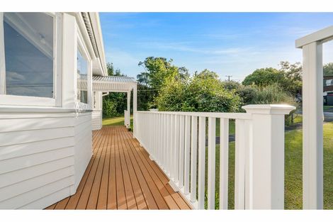 Photo of property in 14a South Lynn Road, Titirangi, Auckland, 0604