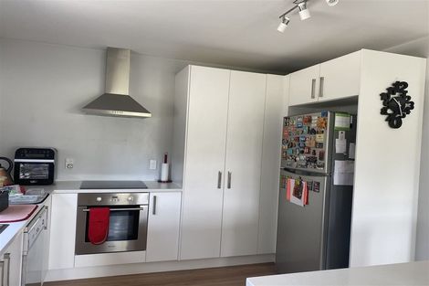 Photo of property in 87b Kaurilands Road, Titirangi, Auckland, 0604