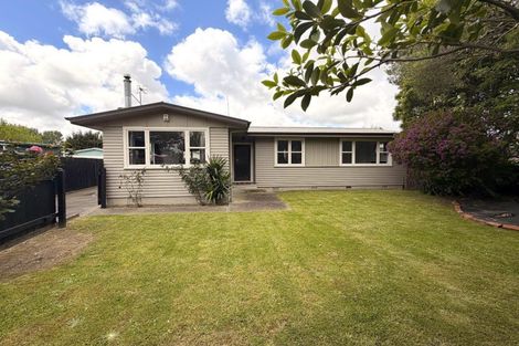 Photo of property in 25 Mokau Place, Terrace End, Palmerston North, 4410