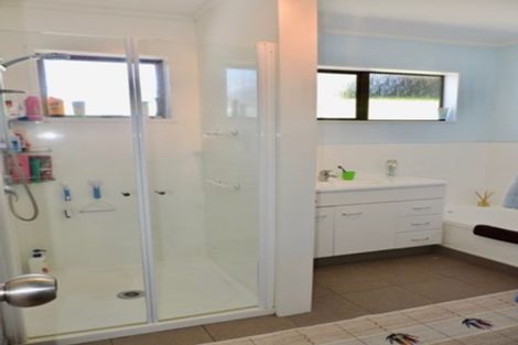 Photo of property in 86 Larsen Crescent, Tawa, Wellington, 5028