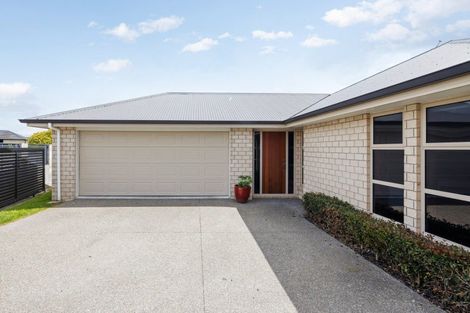 Photo of property in 18 Gibbston Close, Huntington, Hamilton, 3210