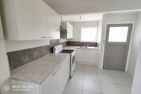 Photo of property in 20b Roberts Road, Te Atatu South, Auckland, 0610