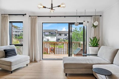 Photo of property in 2/1 Forsythe Place, Massey, Auckland, 0614