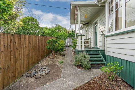 Photo of property in 13 Islington Avenue, New Lynn, Auckland, 0600