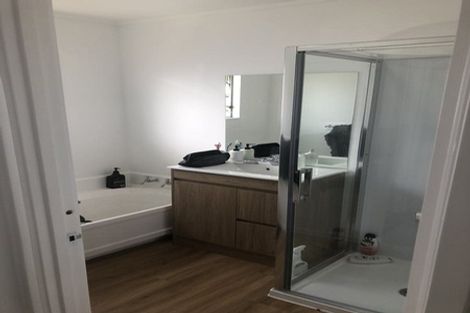 Photo of property in 57 Woodside Road, Massey, Auckland, 0614