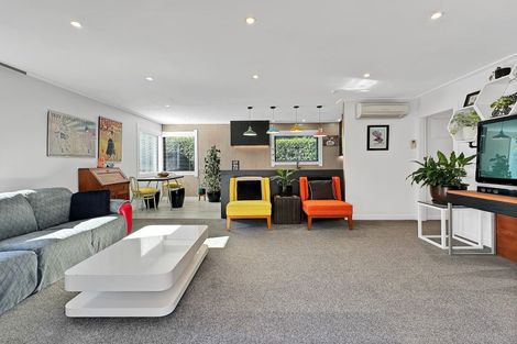 Photo of property in 11 Gibbs Place, Kinloch, Taupo, 3377