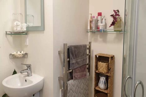 Photo of property in 3/2 Scarboro Terrace, Murrays Bay, Auckland, 0630