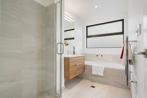 Photo of property in 43 Oteha Valley Road, Northcross, Auckland, 0632