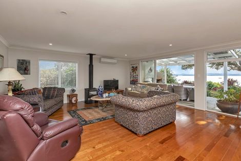 Photo of property in 22 Karoro Road, One Tree Point, 0118