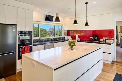 Photo of property in 100 Cheviot Road, Lowry Bay, Lower Hutt, 5013