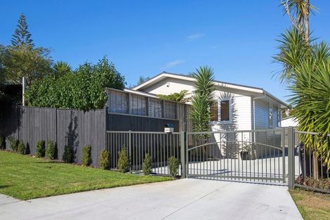 Photo of property in 64 Patons Road, Howick, Auckland, 2014