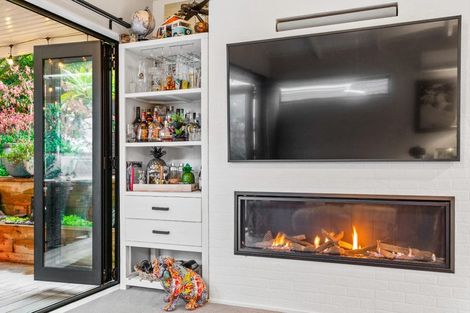 Photo of property in 6 Oystergrove Road, West Harbour, Auckland, 0618