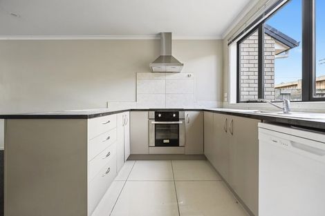 Photo of property in 202 Old Farm Road, Hamilton East, Hamilton, 3216