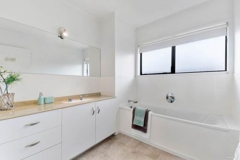 Photo of property in 7 Ciprian Place, Henderson, Auckland, 0612