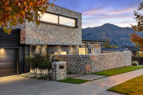 Photo of property in 34 Minaret Ridge, Wanaka, 9305