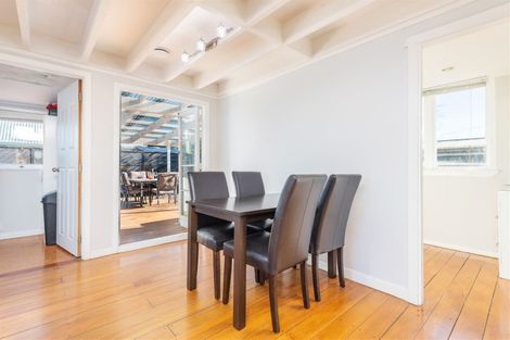 Photo of property in 13 Forest Hill Road, Henderson, Auckland, 0612