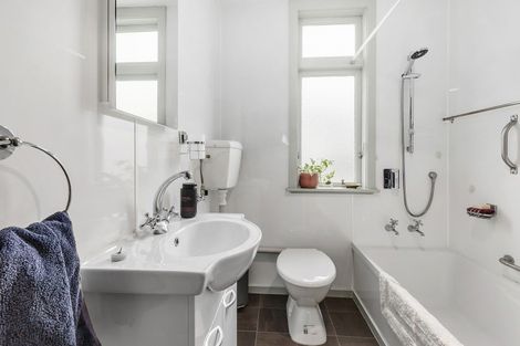 Photo of property in 77 Devonshire Road, Miramar, Wellington, 6022