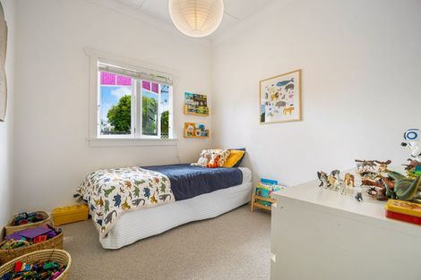 Photo of property in 12 Rewarewa Road, Te Atatu Peninsula, Auckland, 0610