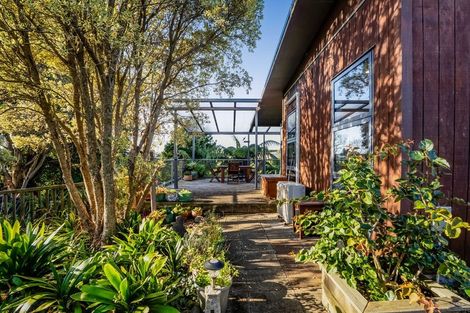 Photo of property in 127 Wairau Road, Oakura, 4314