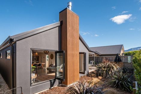 Photo of property in 32 Corriedale Road, Jacks Point, 9371