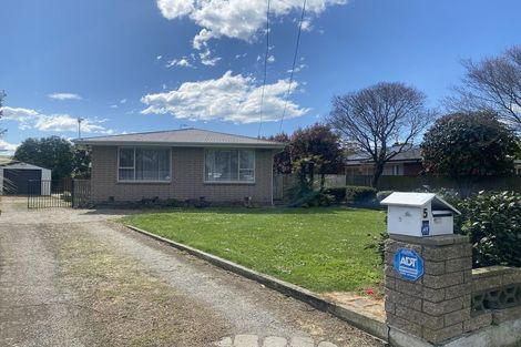Photo of property in 5 Prestons Road, Redwood, Christchurch, 8051