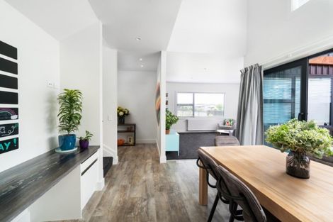 Photo of property in 18 Pukenamu Road, Rainbow Point, Taupo, 3330