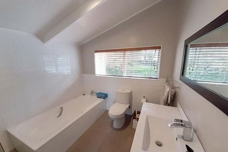 Photo of property in 14 La Roche Place, Northcote, Auckland, 0627