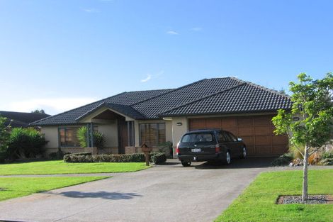 Photo of property in 16 Mulroy Place, East Tamaki Heights, Auckland, 2016