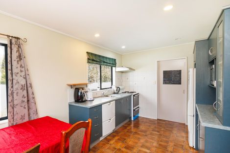 Photo of property in 28 Peppertree Glade, Kelvin Grove, Palmerston North, 4414