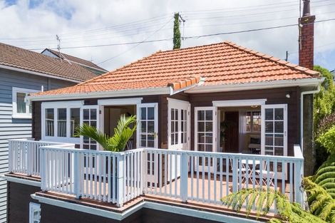 Photo of property in 61 Overtoun Terrace, Hataitai, Wellington, 6021