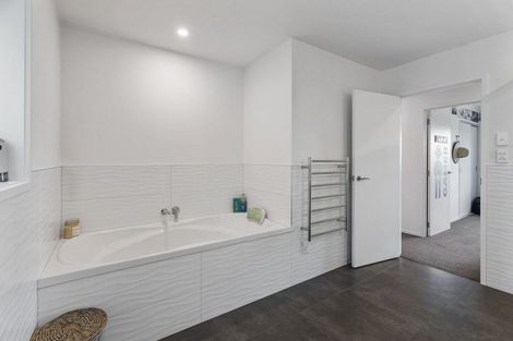 Photo of property in 130 Hurworth Road, Hurworth, New Plymouth, 4371