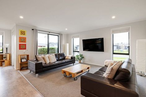 Photo of property in 19 Rose Leigh Drive, Cambridge, 3434