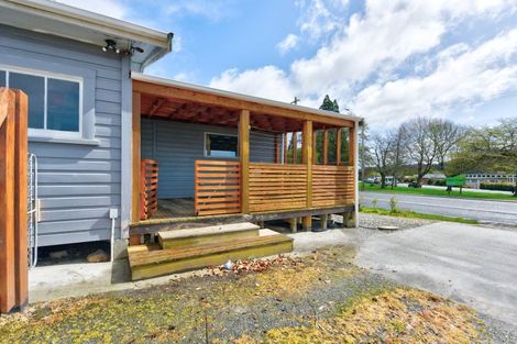 Photo of property in 63 Main Road, Clinton, 9534