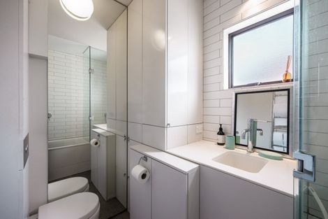 Photo of property in 2f5 Oriental Terrace, Mount Victoria, Wellington, 6011