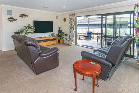 Photo of property in 23 Victoria Street, Coromandel, 3506
