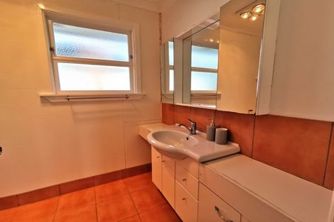 Photo of property in 31 Beaubank Road, Kelston, Auckland, 0602