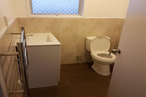 Photo of property in 42 Tamahere Drive, Glenfield, Auckland, 0629