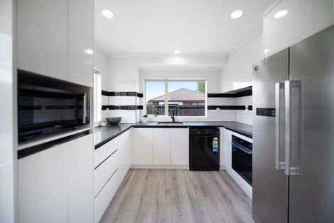 Photo of property in 8a Margarita Rise, Pukekohe, 2120