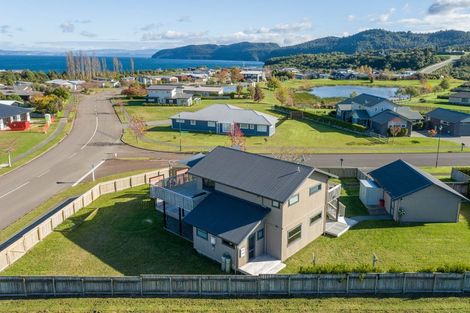 Photo of property in 136 Lisland Drive, Kinloch, Taupo, 3377