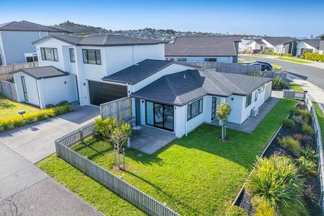 Photo of property in 10 Grover Street, Orewa, 0931
