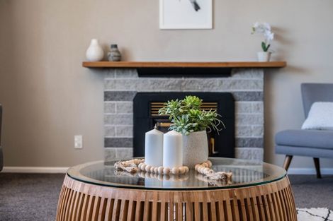 Photo of property in 8 Link Road, Newlands, Wellington, 6037