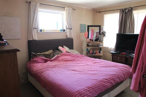 Photo of property in 70 Hellyers Street, Birkdale, Auckland, 0626